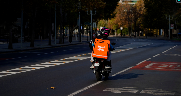 Chalecos reflectantes con patente: senadores UDI proponen medida para evitar robos de motochorros