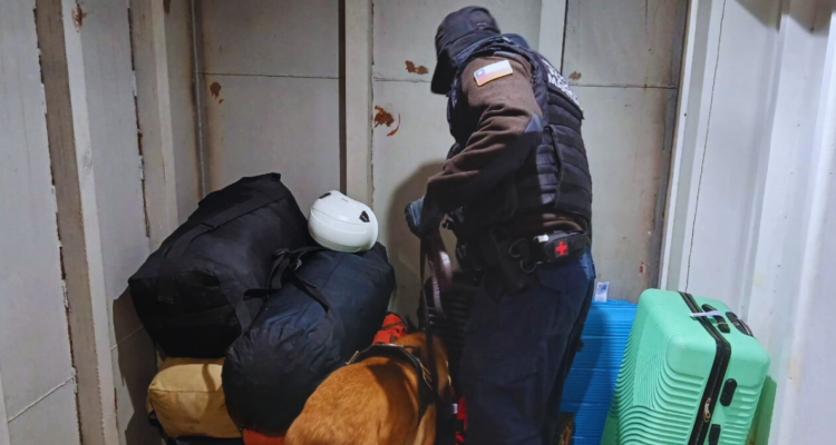 Capitanía de Puerto Quellón refuerza controles para evitar traslado de drogas en barcazas hacia Aysén