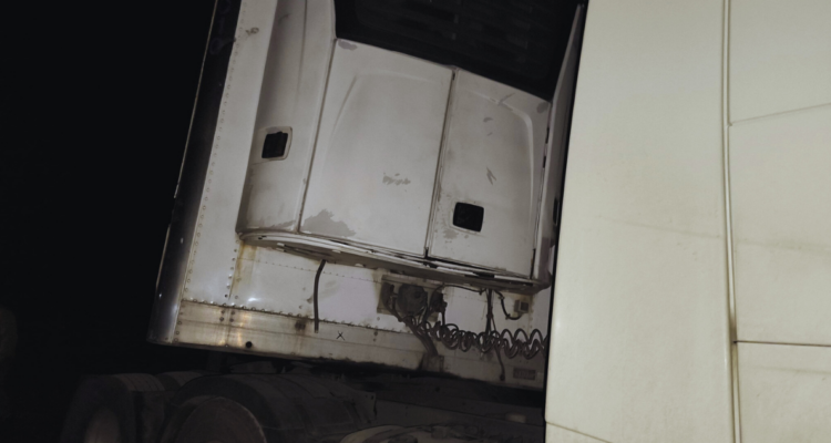 Asaltan a conductor de camión que trasladaba 24 mil toneladas de salmones en Calbuco