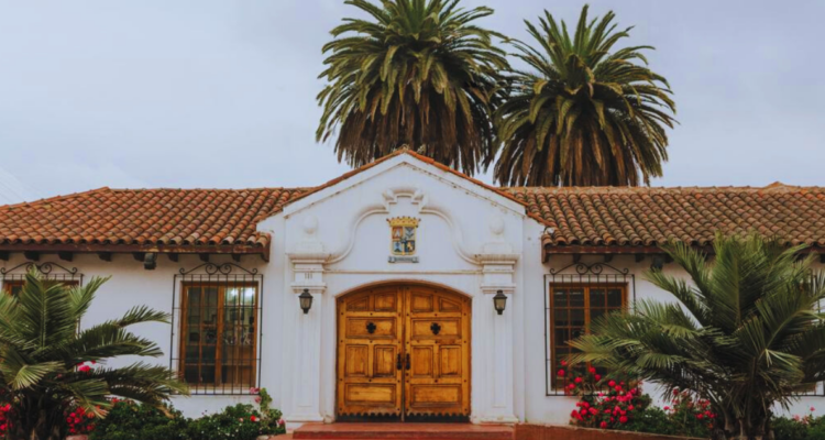 Municipalidad de Casablanca pagó más de $18 millones en horas extras a cargos de confianza del alcalde