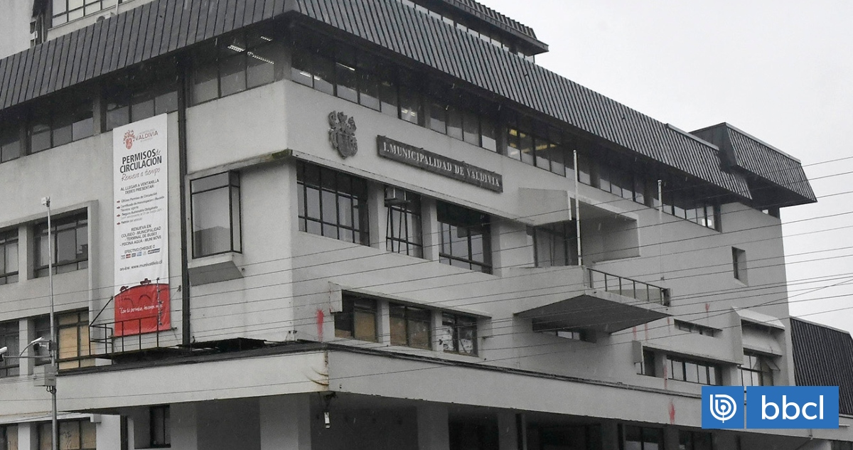 Más de 120 funcionarios municipales de Valdivia salieron del país estando con licencia médica