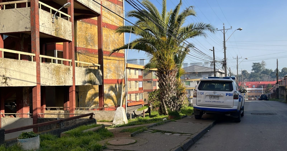 Sujeto baleado mientras dormía con su pareja en Lota