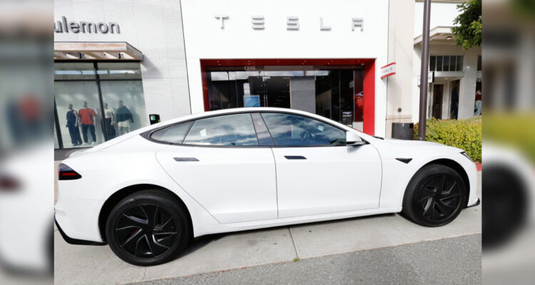 Sumado a la crisis de imagen por Musk: aranceles le han costado US$300 millones a Tesla en tres meses