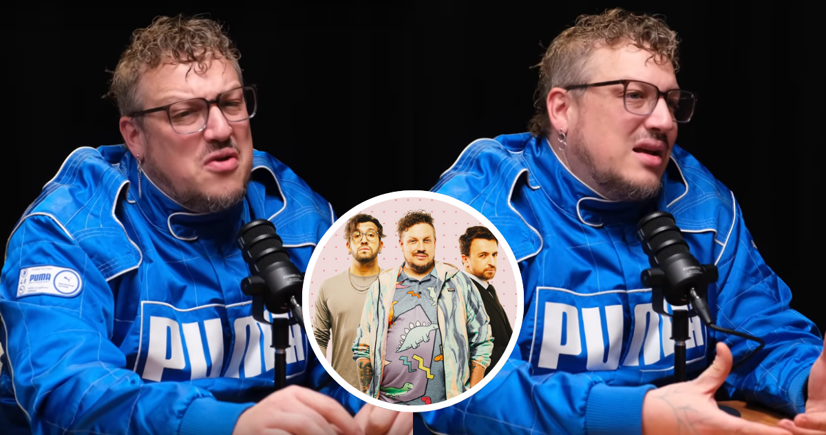 Tomás Leiva de ‘Tomás va a morir’ en el podcast ‘Más Que Titulares’ relatando situación de bullying
