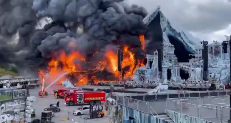 Se incendia el principal escenario del festival Tomorrowland a dos días del evento