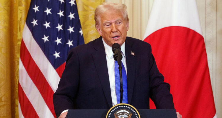 Trump se anota nuevo acuerdo: Japón invertirá US$550 mil millones y EEUU le pondrá arancel del 15%