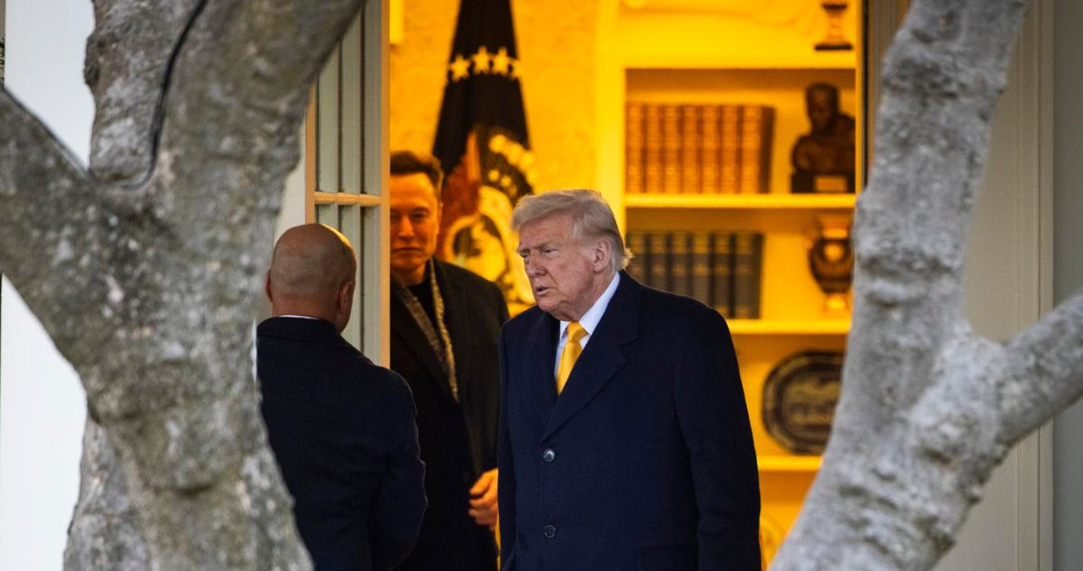 Trump vuelve a arremeter contra Musk: le enrostró que sin subsidios “tendría que regresar a Sudáfrica”