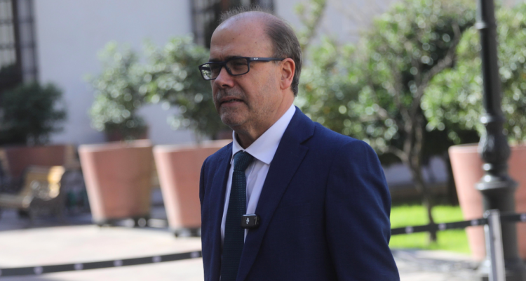 Undurraga asegura que “la gran mayoría del pueblo de la DC no está ni con Jara ni con Matthei”