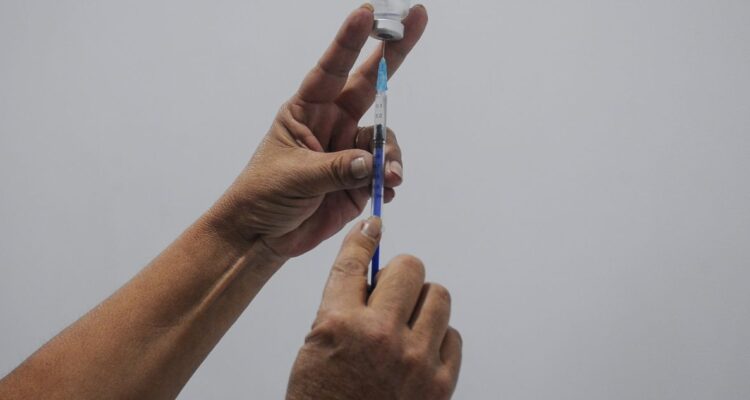 Campaña de vacunación contra la influenza alcanza un 78% en Los Ángeles: aún es consideraba baja