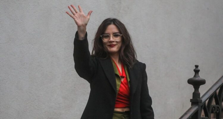Vallejo retoma funciones como vocera descartando sumarse a campaña de Jara: “No está sobre la mesa”