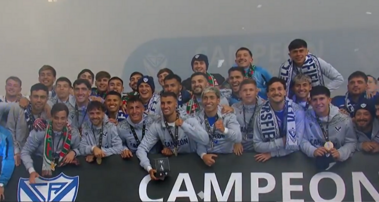 La niebla casi suspende duelo: Velez vence a Estudiantes en la Supercopa Internacional de Argentina