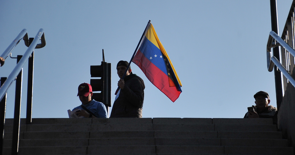 Venezuela anuncia vuelos para repatriar ciudadanos desde Chile, pero deben ir a tomar avión a Bolivia
