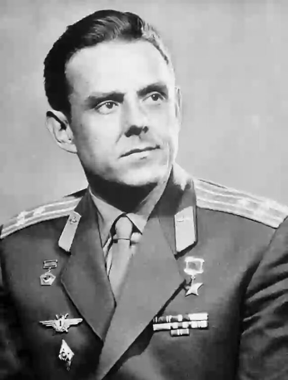 Komarov antes de que lo convirtieran en la Princesa Grumosa...