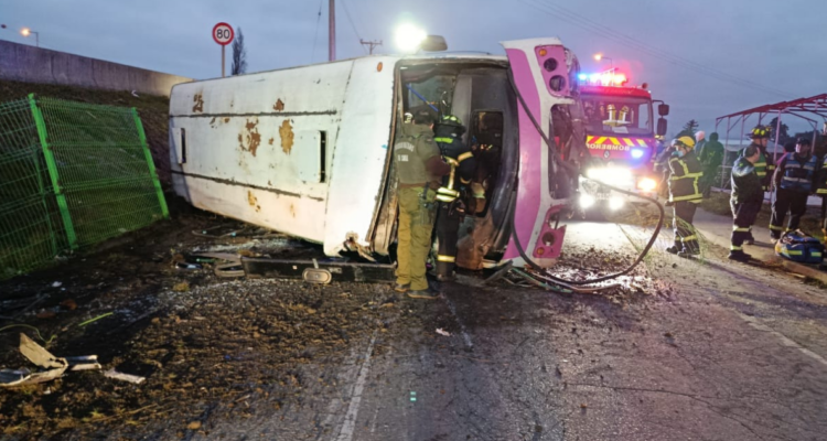 Volcamiento de bus en Arauco