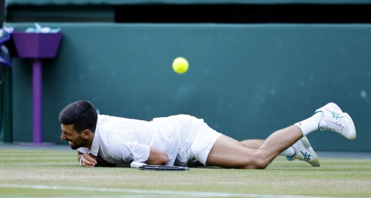 Novak Djokovic asusta a Wimbledon.