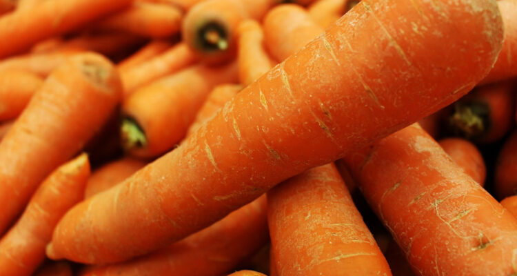 El precio de las zanahorias, un producto básico en Rusia, se dispara más de 62% en el país