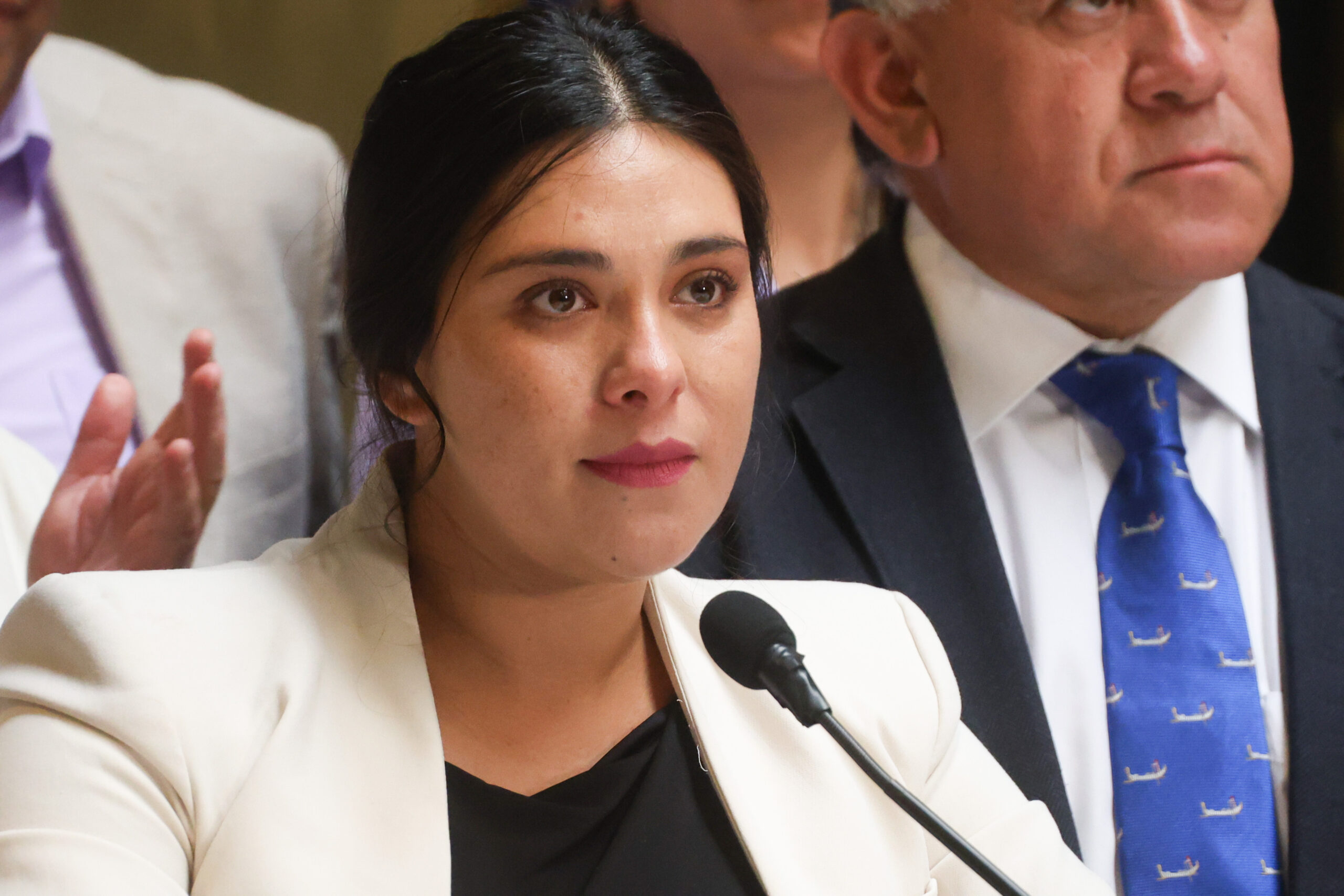 Cariola responde Frei: “En su última campaña, no tuvo problema con que el PC le entregara su apoyo”
