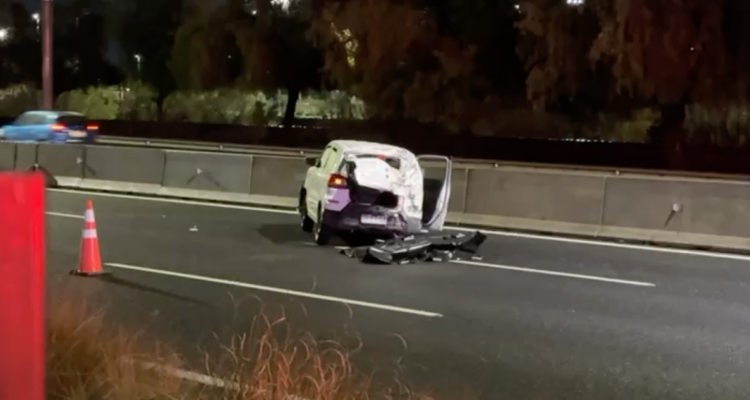 Un muerto y cinco heridos deja accidente en la Costanera Norte: hay congestión hacia el aeropuerto