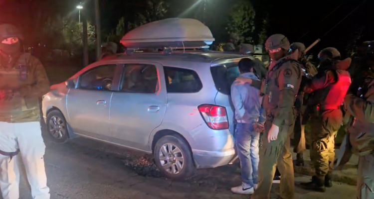 Cuatro adolescentes detenidos tras ser sorprendidos en un auto robado en Peñalolén