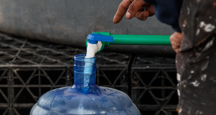 Aguas Andinas anuncia corte de 36 horas en sectores de 6 comunas por obras del teleférico de Santiago