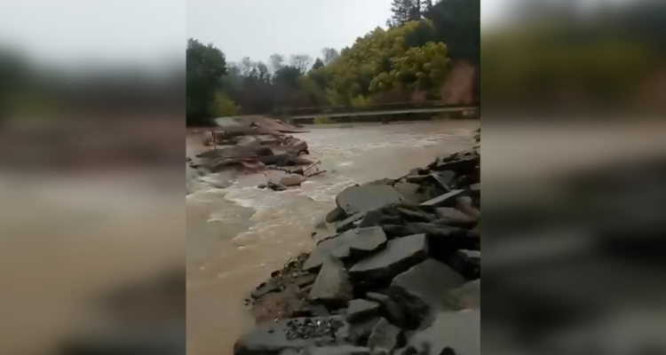 Problemas en puente en Hualqui que tiene a vecinos aislados