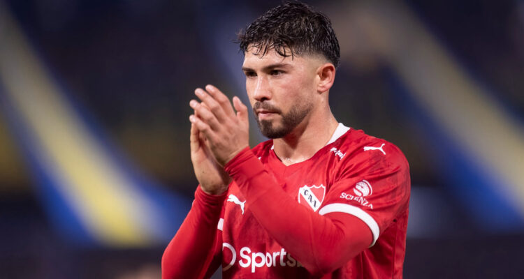 Alerta en La Roja por lesión de Felipe Loyola: sufrió duro golpe con cartel publicitario