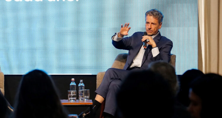 “Sin reforma política esto vale hongo”: Velasco, sin rodeos, dice que la economía “se fue al carajo”