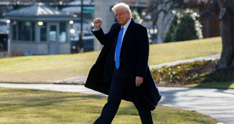 Trump aumentará los aranceles a la India porque sigue comprando “cantidades masivas” de petróleo ruso