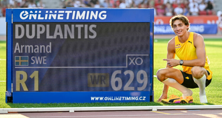 Armand Duplantis récord mundial de 6,29 metros en salto de pértiga