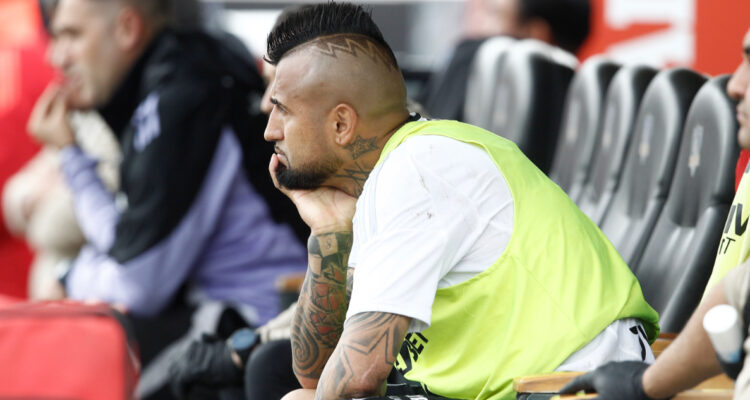 Arturo Vidal en el Clásico entre Colo Colo y Universidad Católica