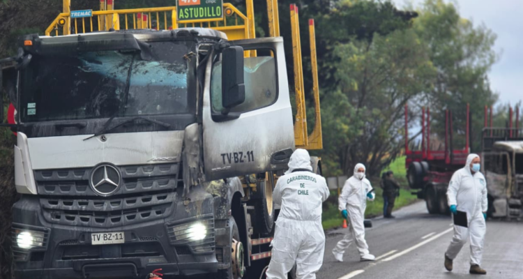 Uno de los camiones afectados por ataque incendiario en Collipulli