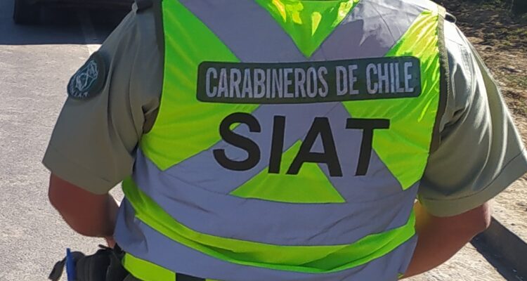 Conductor en riesgo vital: fue atropellado tras bajar a rescatar un gato en la Autopista Central