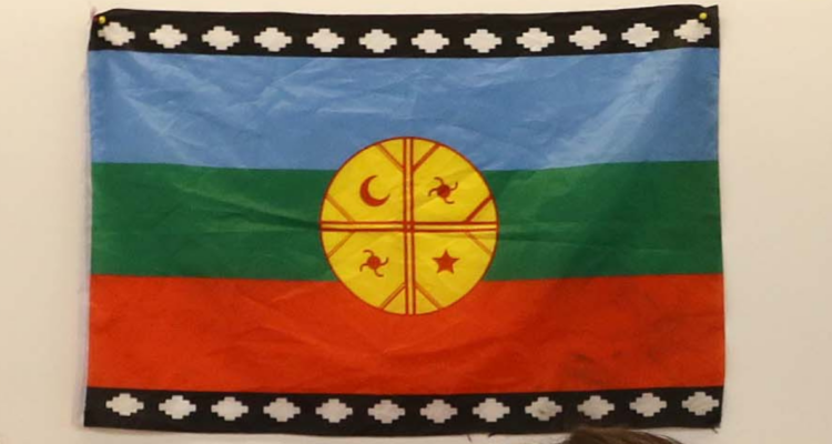 Bandera mapuche por rechazo de comuneros de tres comunas a la consulta indígena