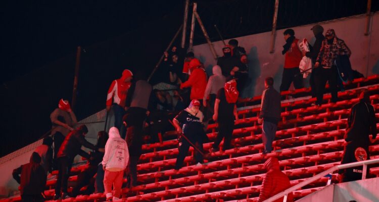 Hincha de la U que está grave tras caer de altura