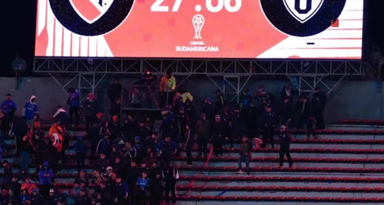 Barra de La U en duelo ante Independiente por Copa Sudamericana