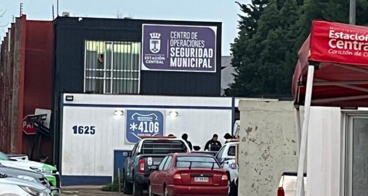Base de seguridad municipal es atacada a tiros en Estación Central