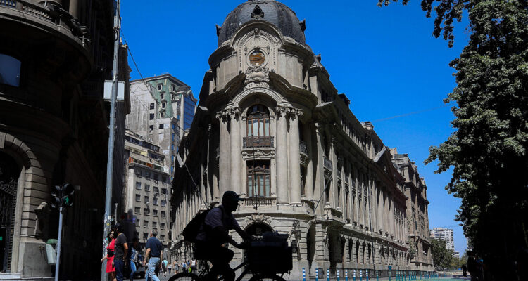 La Bolsa de Santiago confirma conversaciones que podrían terminar en venta de su histórico edificio