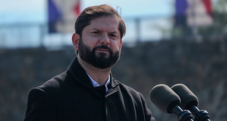 Boric advierte que democracia en EEUU “está siendo socavada” tras exigencia de Trump a museos