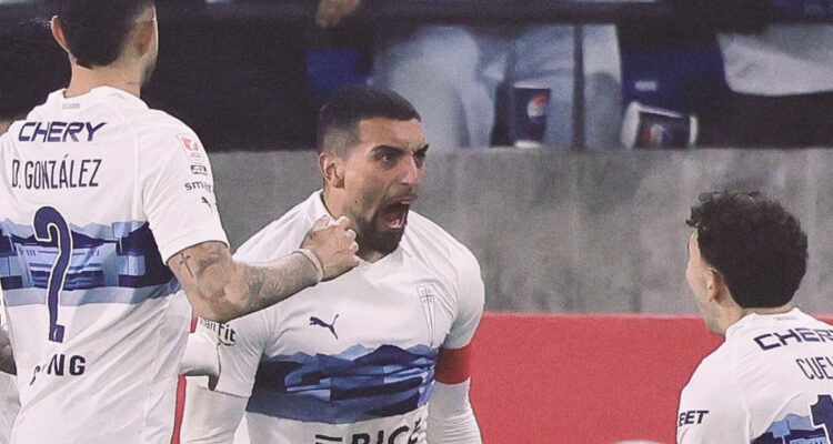 Branco Ampuero celebra su gol ante Cobresal