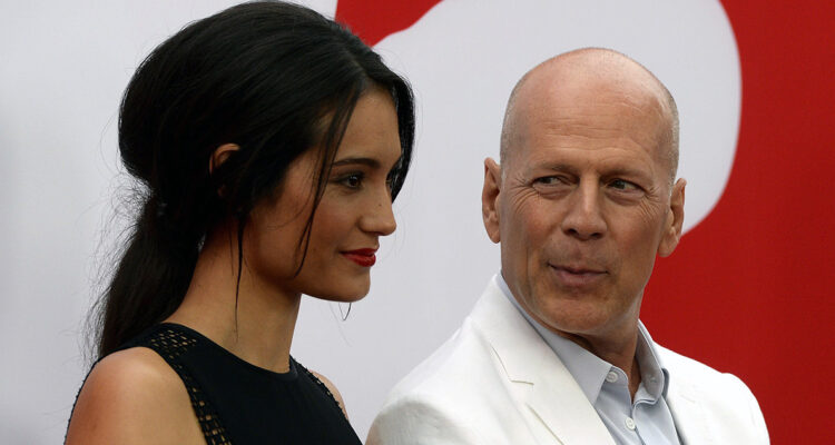 Esposa de Bruce Willis se defiende tras críticas por enviarlo a un hogar ahora que tiene demencia