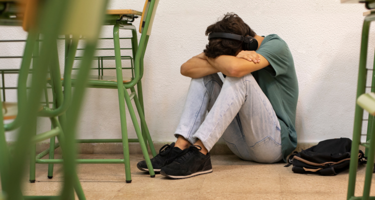 Cómo identificar si un hijo está sufriendo bullying: psicólogo entrega tips a considerar