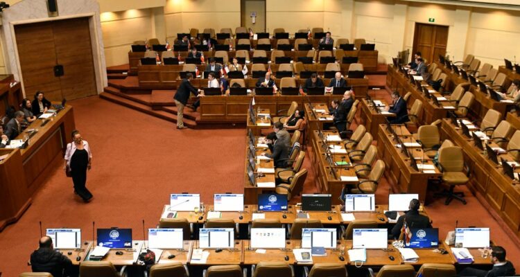 Reforma al sistema político: Republicanos presentan indicación para reducir de 155 a 120 diputados