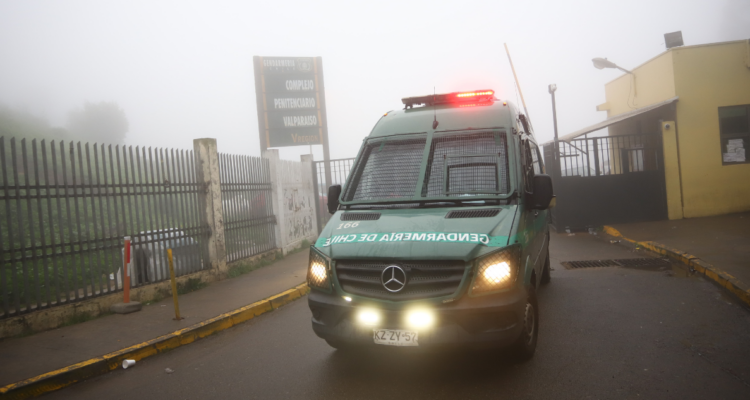 Oficiales de Gendarmería acusan “colapso” de sistema tras fuga de tres reos desde cárcel de Valparaíso