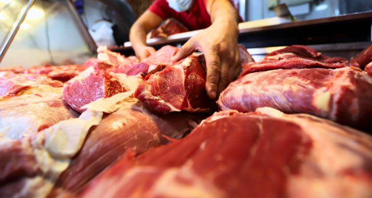 ¿Afectará los asados del 18? Por qué se suspendió la importación de carne desde la Patagonia argentina