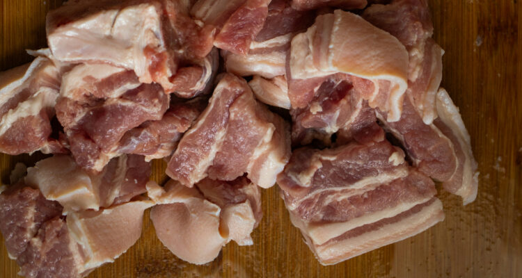 Neurólogo revela cuáles son los 4 alimentos que nunca come porque pueden causar daño cerebral