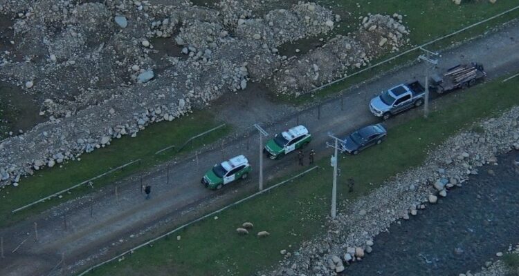 Familia critica procedimiento donde se retiraron cercos que habían instalado en camino costero en Valdivia