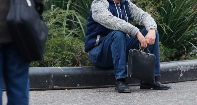 Gobierno define prioridades para meses que le quedan, mientras crecen alarmas por el gran desempleo