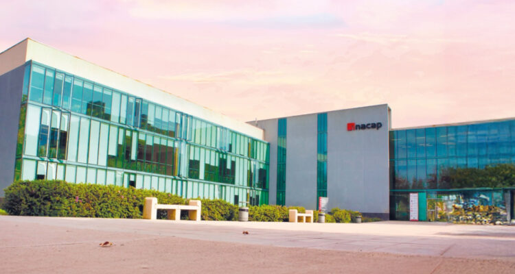 Centro de formación técnica Inacap obtiene acreditación nacional por 7 años: tiene 30 sedes en Chile