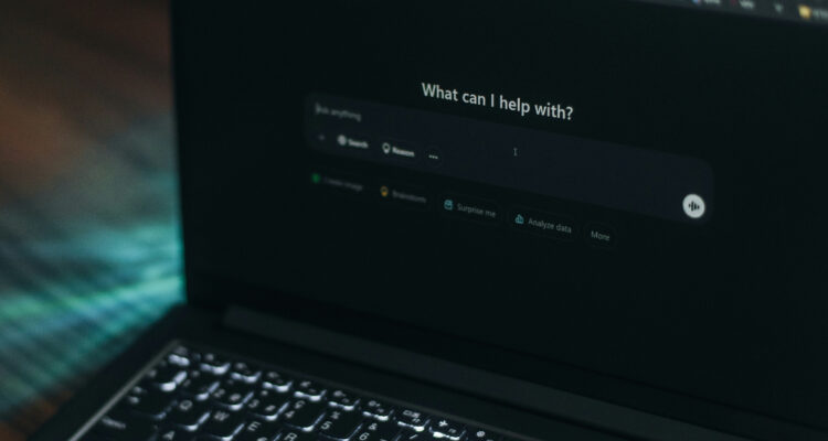 Imagen de ChatGPT en un computador