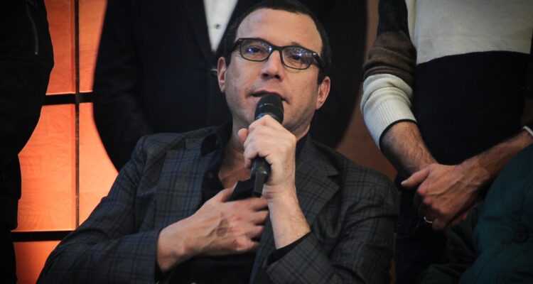 Chilevisión ya tiene programa para el regreso de Julián Elfenbein como animador